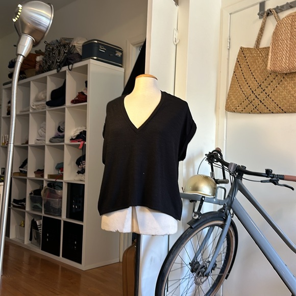 Aritzia - Picture 4 of 4